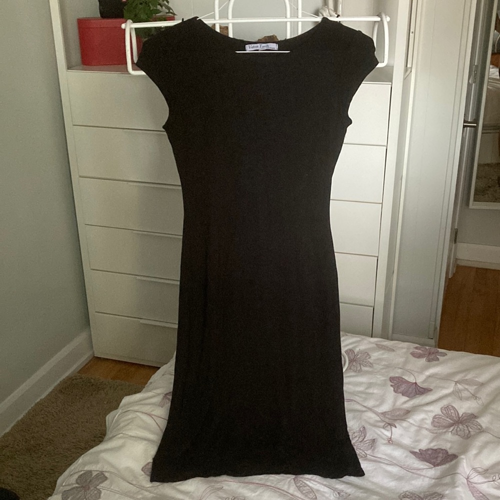 M Cap-sleeve midi dress